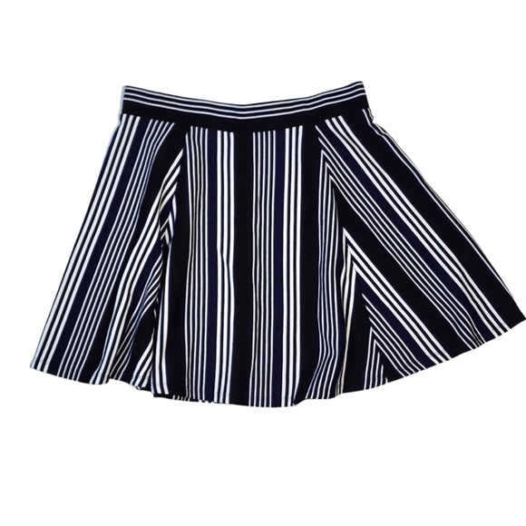 H&M Circle Mini Skirt Black Blue White Striped Size Medium Zip Closure - Picture 1 of 4